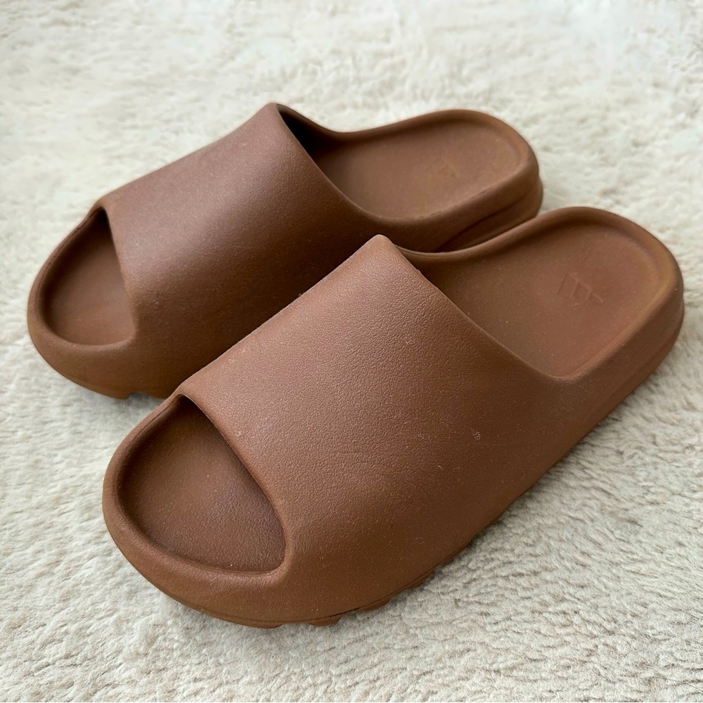 Yeezy slide - flax, size 10 US - brand new